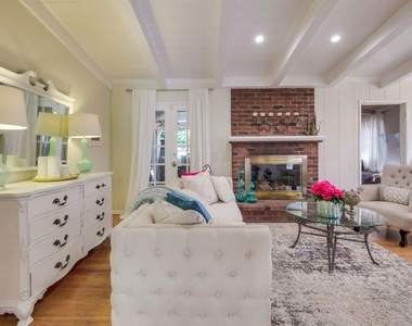 21447 Providencia Street - Photo Thumbnail 10