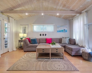 21447 Providencia Street - Photo Thumbnail 22