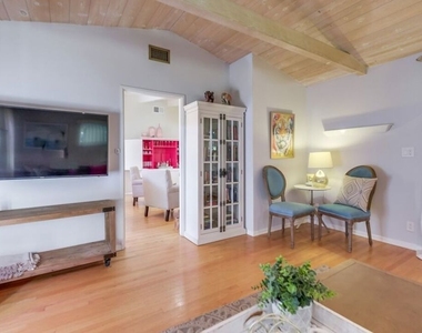 21447 Providencia Street - Photo Thumbnail 24