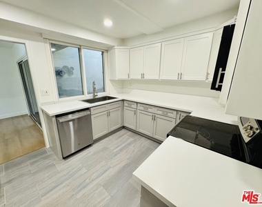 3500 W Manchester Boulevard - Photo Thumbnail 6