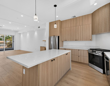 150 N Carondelet Street - Photo Thumbnail 11
