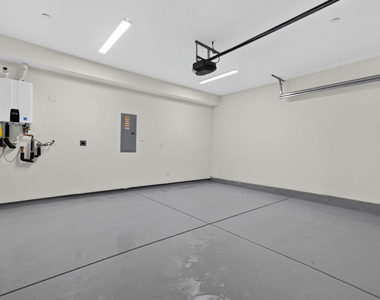 150 N Carondelet Street - Photo Thumbnail 35