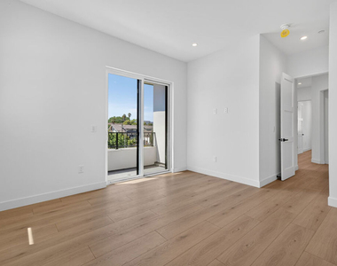 150 N Carondelet Street - Photo Thumbnail 27