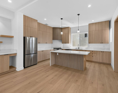 150 N Carondelet Street - Photo Thumbnail 8