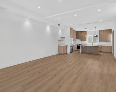 150 N Carondelet Street - Photo Thumbnail 7