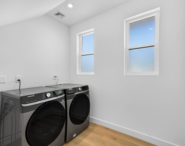 150 N Carondelet Street - Photo Thumbnail 33