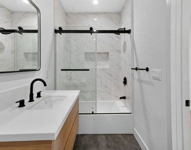 150 N Carondelet Street - Photo Thumbnail 16