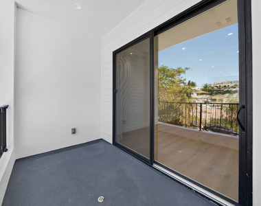 150 N Carondelet Street - Photo Thumbnail 18