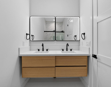 150 N Carondelet Street - Photo Thumbnail 32