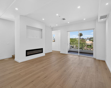 150 N Carondelet Street - Photo Thumbnail 4