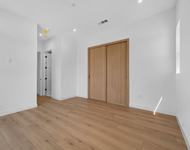 150 N Carondelet Street - Photo Thumbnail 28