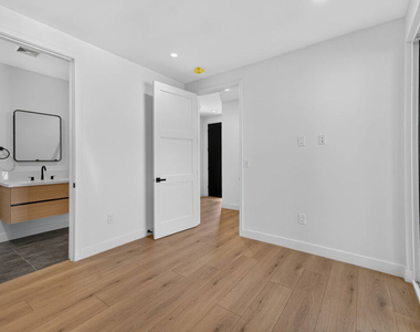 150 N Carondelet Street - Photo Thumbnail 15