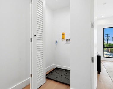 4095 Sawtelle Boulevard - Photo Thumbnail 28