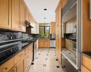 1121 La Collina Drive - Photo Thumbnail 6