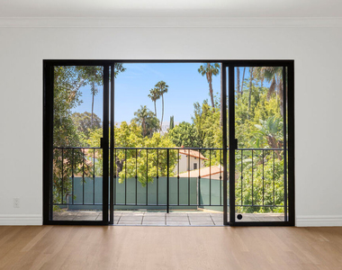 1121 La Collina Drive - Photo Thumbnail 11