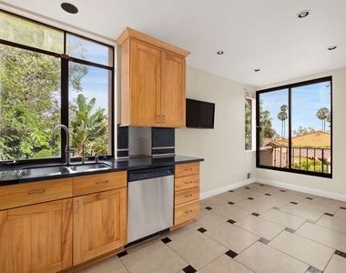 1121 La Collina Drive - Photo Thumbnail 7