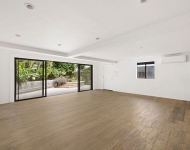 1121 La Collina Drive - Photo Thumbnail 25