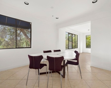 1121 La Collina Drive - Photo Thumbnail 9