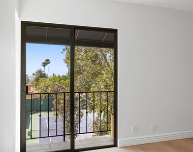 1121 La Collina Drive - Photo Thumbnail 19