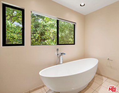 1121 La Collina Drive - Photo Thumbnail 16
