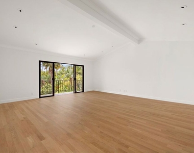 1121 La Collina Drive - Photo Thumbnail 10