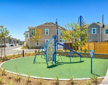 1523 Wingwood - Photo Thumbnail 30