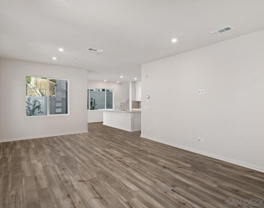 1523 Wingwood - Photo Thumbnail 3