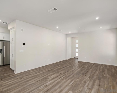 1523 Wingwood - Photo Thumbnail 5