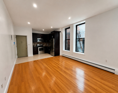 464 Throop Avenue - Photo Thumbnail 3