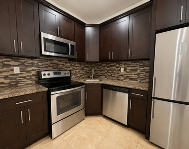 464 Throop Avenue - Photo Thumbnail 4