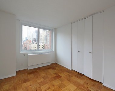 115 East 34th Street - Photo Thumbnail 2