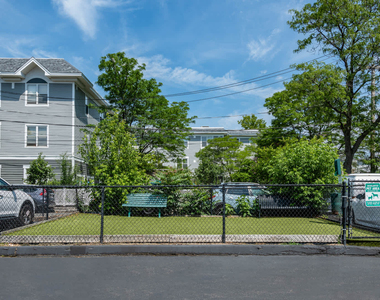 205 Walden St - Photo Thumbnail 10