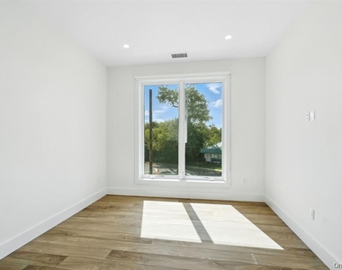 402 Halstead Avenue - Photo Thumbnail 9