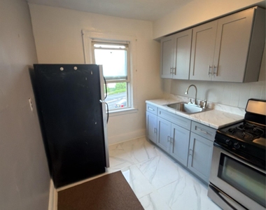 18640 Murdock Avenue - Photo Thumbnail 7