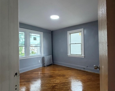 18640 Murdock Avenue - Photo Thumbnail 4