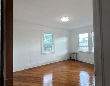 18640 Murdock Avenue - Photo Thumbnail 6