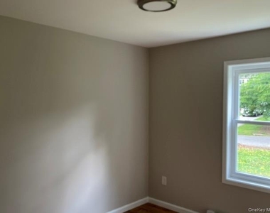 7 Koren Lane - Photo Thumbnail 5