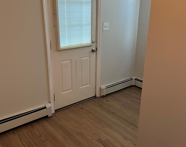 822 9th Street - Photo Thumbnail 3