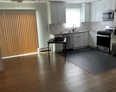822 9th Street - Photo Thumbnail 2