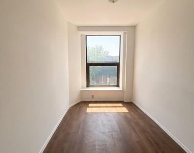313 Main Street - Photo Thumbnail 3