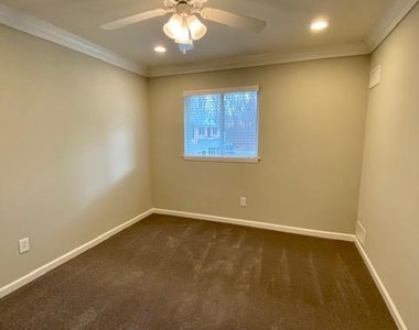 24 Country Club Drive - Photo Thumbnail 5