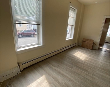 8 Franklin Avenue - Photo Thumbnail 7