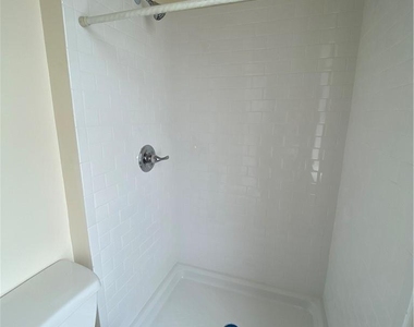 8 Franklin Avenue - Photo Thumbnail 12