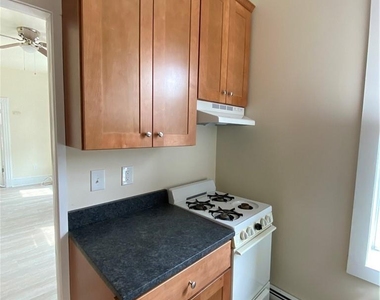 8 Franklin Avenue - Photo Thumbnail 2