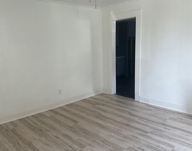 81 Carroll Street - Photo Thumbnail 5