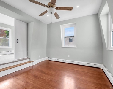 33 Central Drive - Photo Thumbnail 3