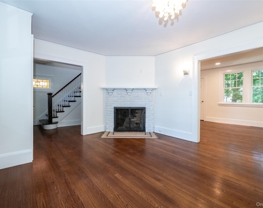 162 Rockingstone Avenue - Photo Thumbnail 3