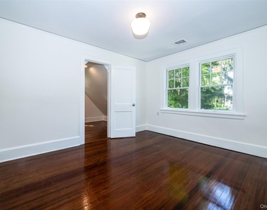 162 Rockingstone Avenue - Photo Thumbnail 18