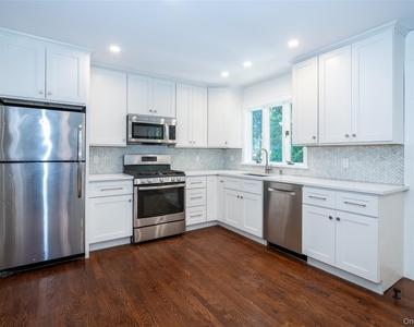 162 Rockingstone Avenue - Photo Thumbnail 8
