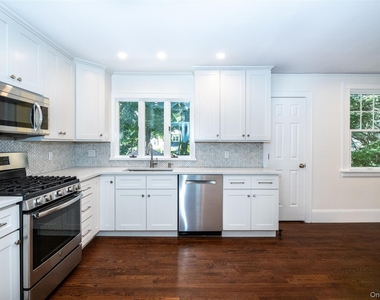 162 Rockingstone Avenue - Photo Thumbnail 10